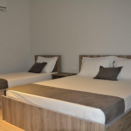 Hotel Vila Nino Berat Esterno foto
