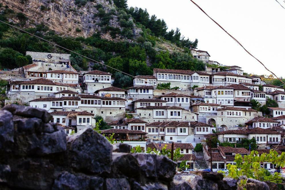 Hotel Vila Nino Berat Esterno foto