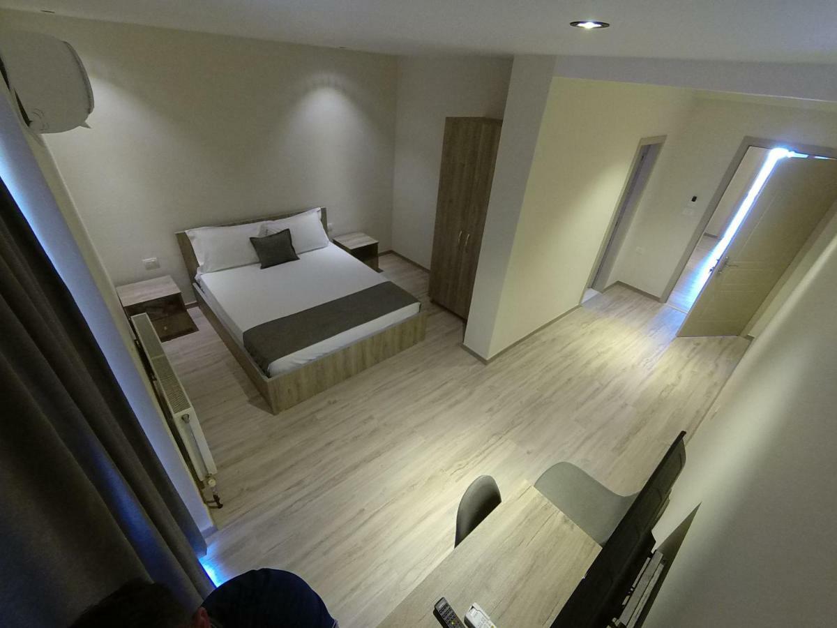 Hotel Vila Nino Berat Esterno foto