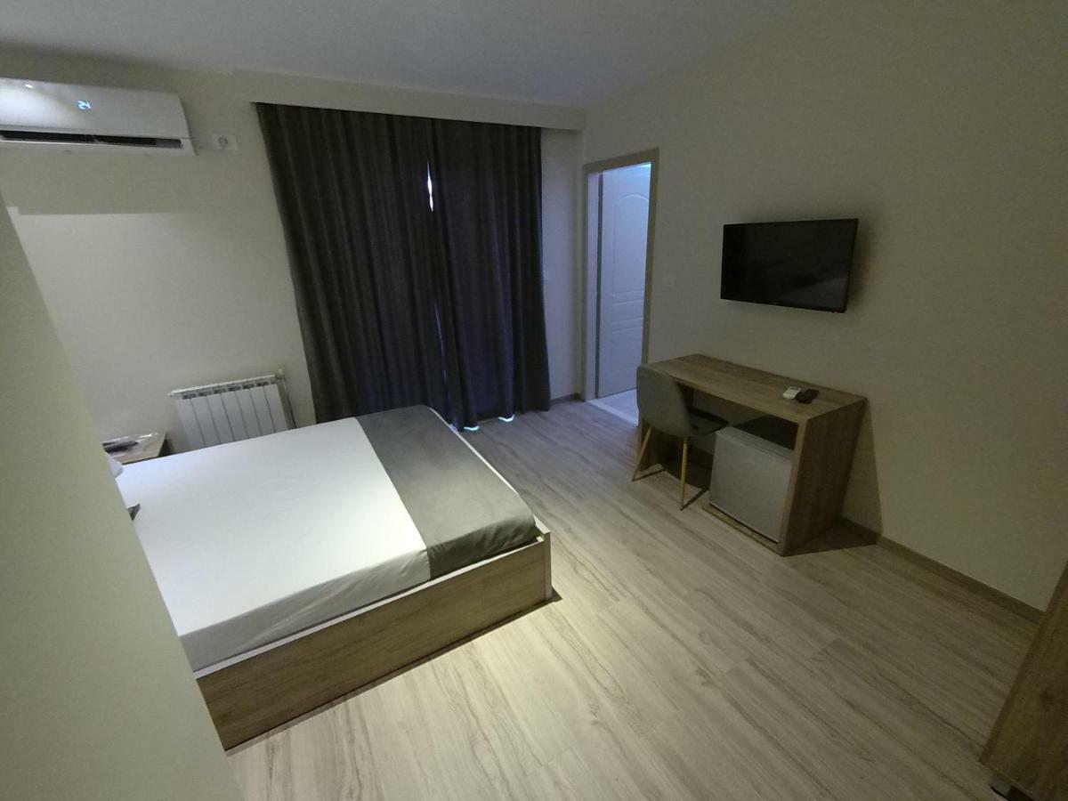 Hotel Vila Nino Berat Esterno foto