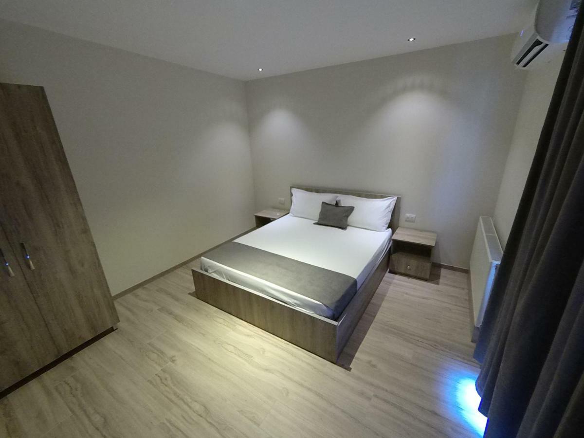 Hotel Vila Nino Berat Esterno foto