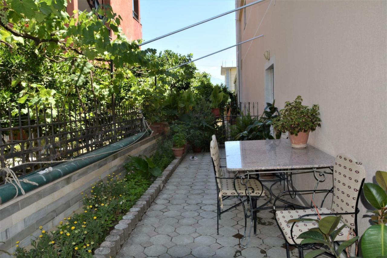 Hotel Vila Nino Berat Esterno foto