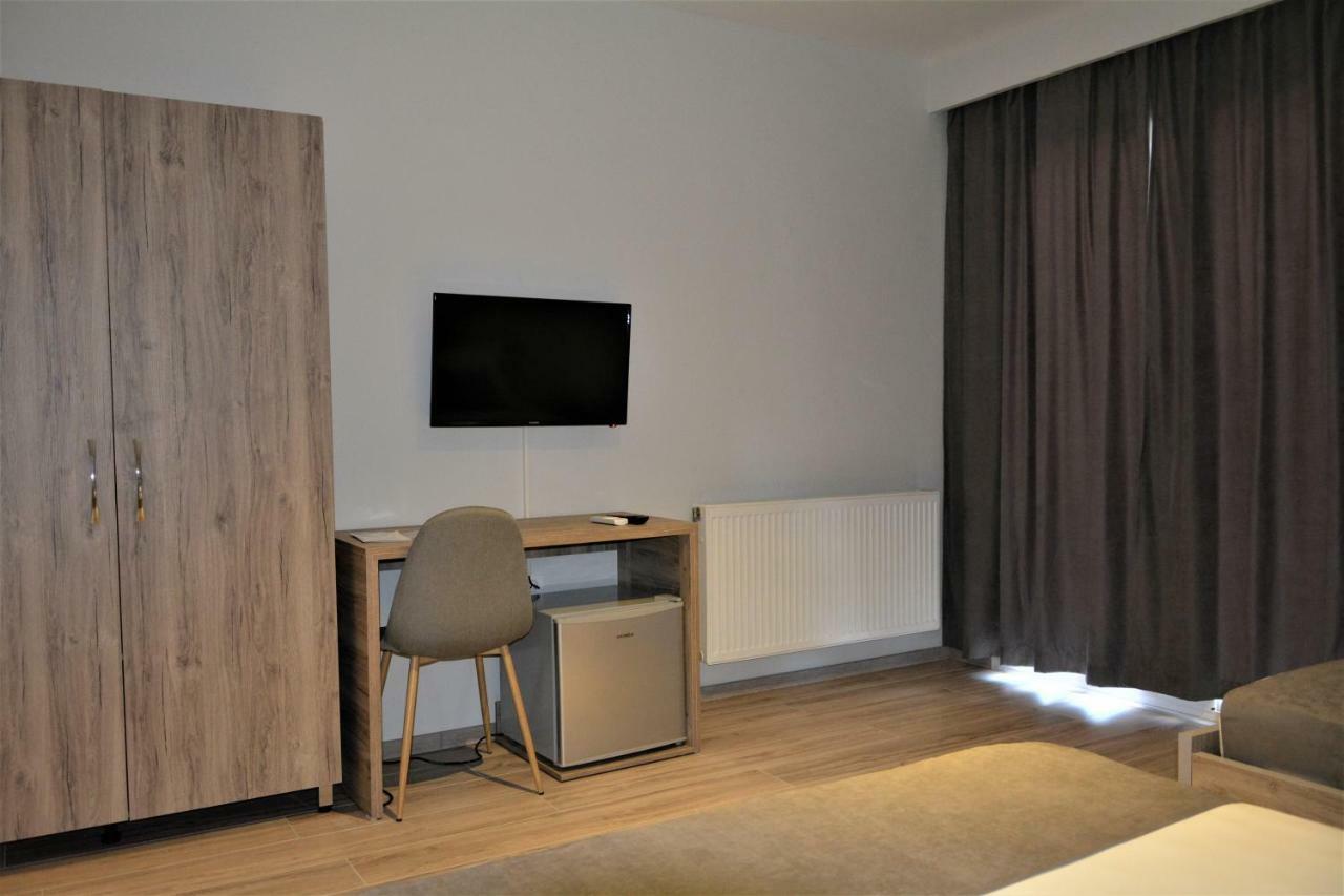 Hotel Vila Nino Berat Esterno foto
