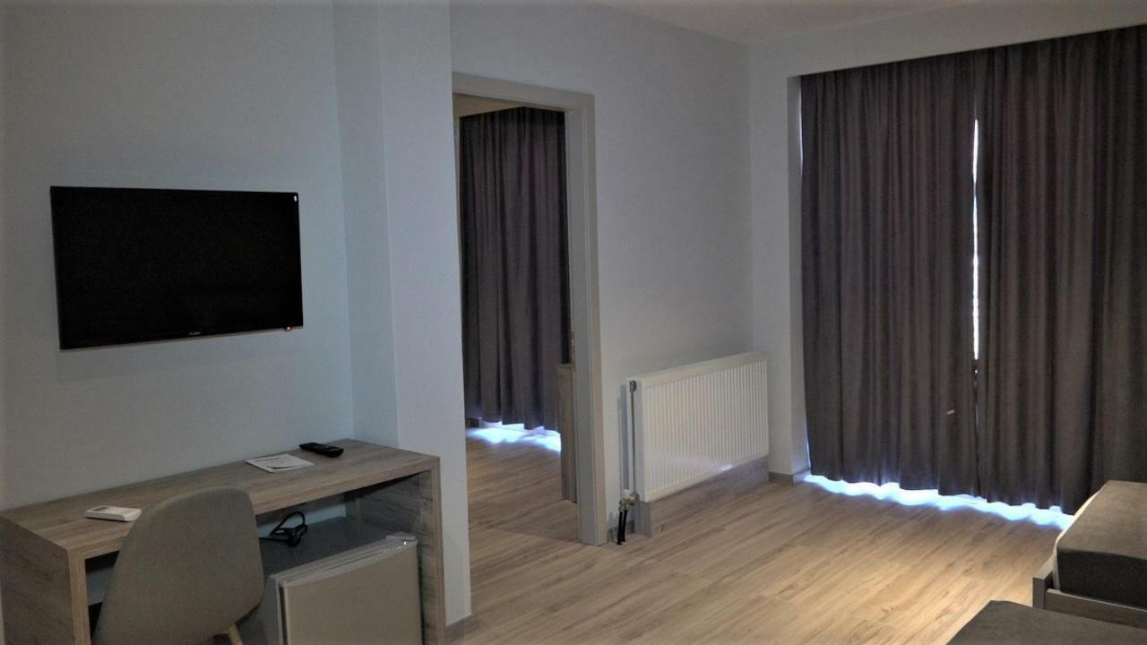 Hotel Vila Nino Berat Esterno foto