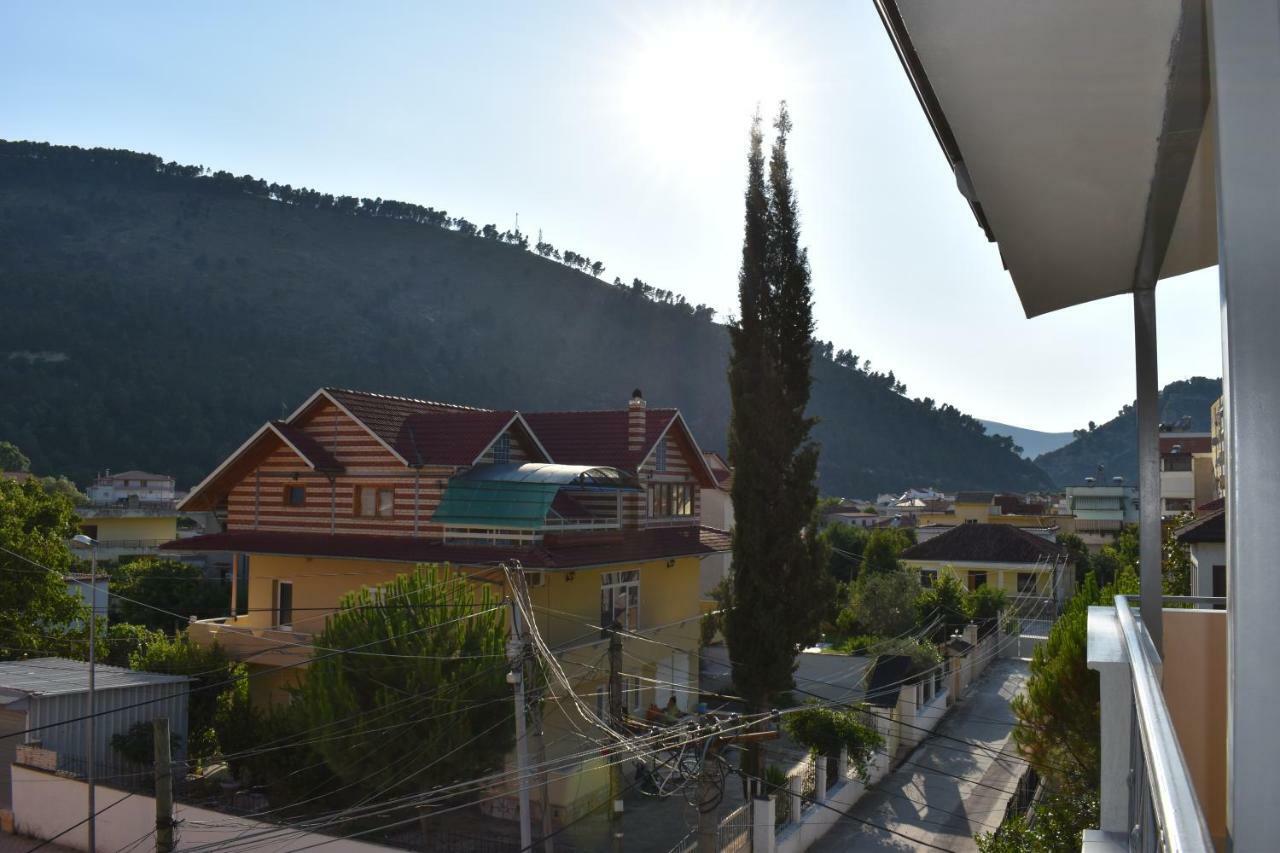 Hotel Vila Nino Berat Esterno foto