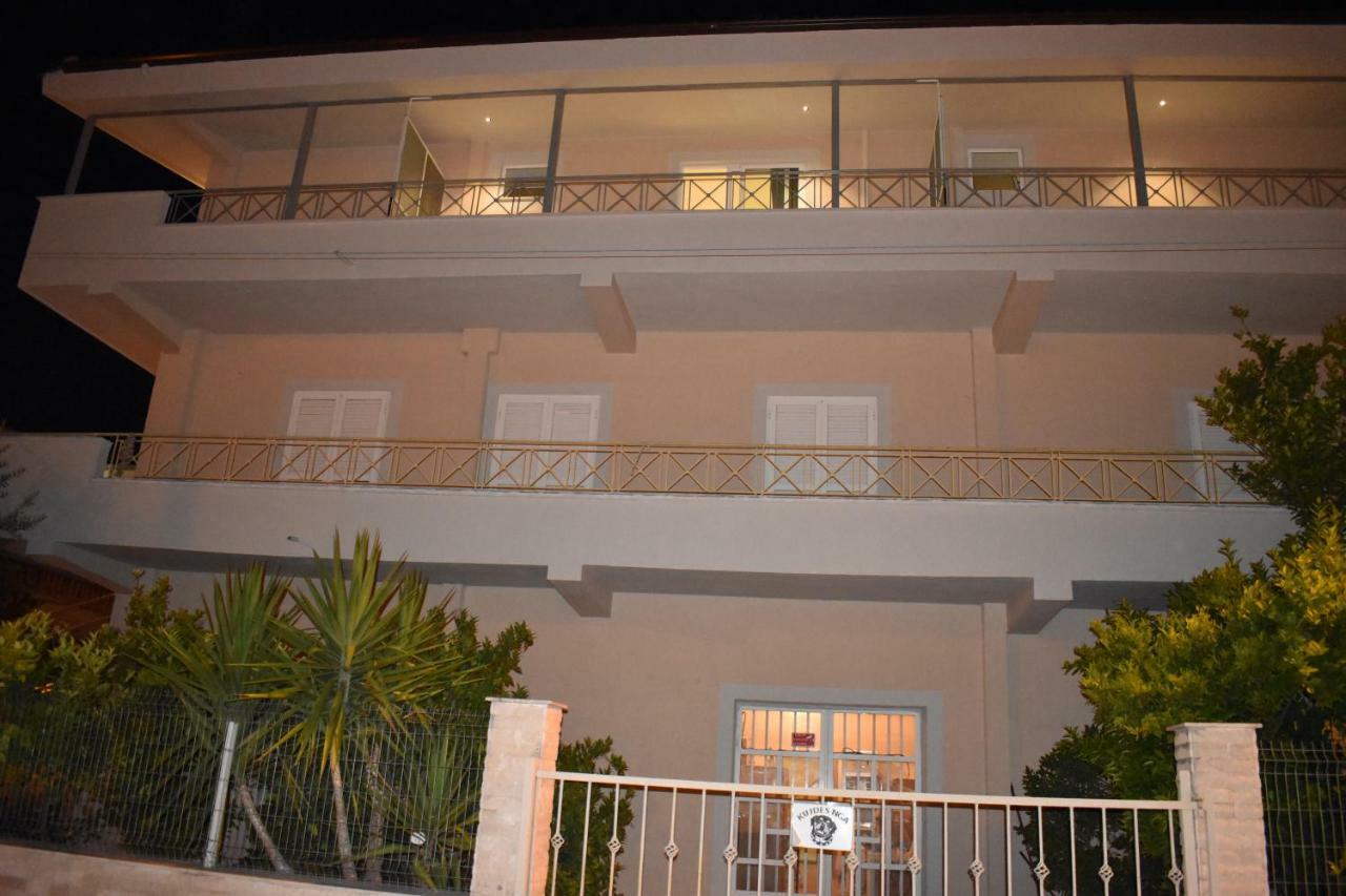 Hotel Vila Nino Berat Esterno foto